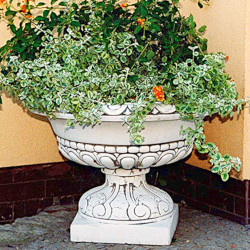 Вазон античный, круглый на ножке