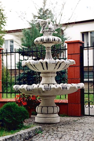 Фонтан классический Голуби