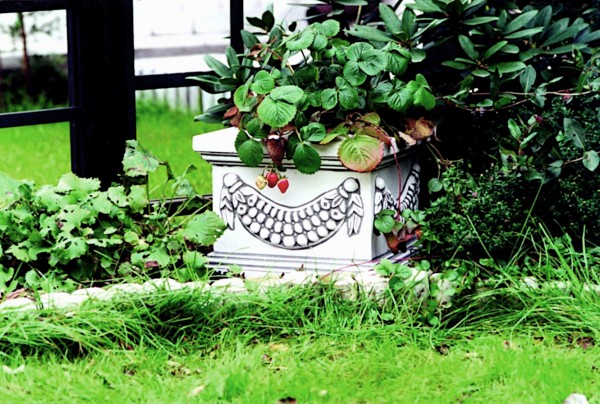 Вазон классический квадратный с орнаментом