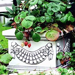 Вазон классический квадратный с орнаментом