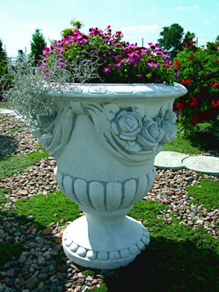 Вазон современный с розами