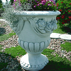 Вазон современный с розами