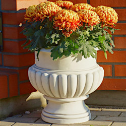 Вазон классический, круглый с рёбрами, на ножке