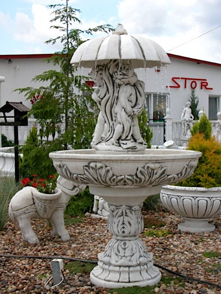 Фонтан античный Дети под зонтом