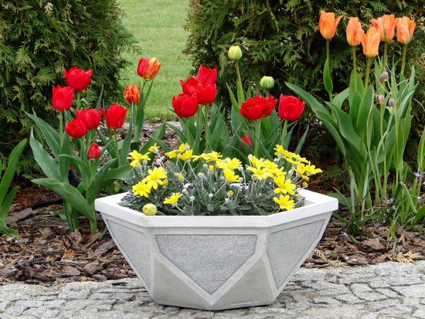 Вазон современный, шестиугольный