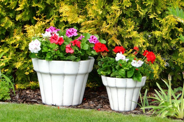 Вазон современный, круглый, ребристый