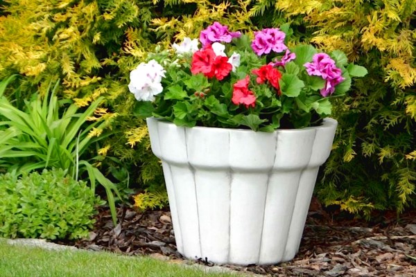 Вазон современный, круглый, ребристый