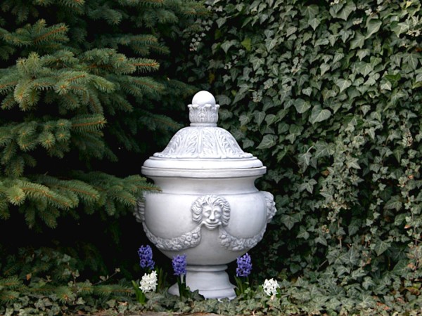 Вазон античный, круглый, с орнаментом, на ножке