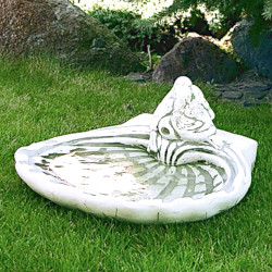 Вазон-поилка с птицами