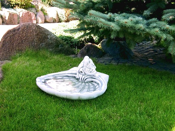 Вазон-поилка с птицами