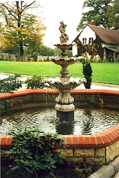 Фонтан скульптурный Мальчик с рыбкой