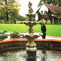 Фонтан скульптурный Мальчик с рыбкой