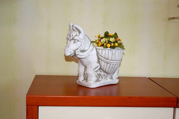 Вазон Ослик