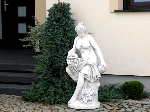 Скульптура античная Девушка с цветами