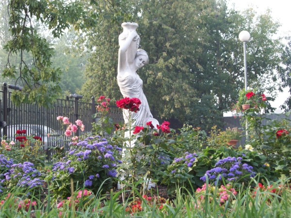 Скульптура античная Гречанка с кувшинами