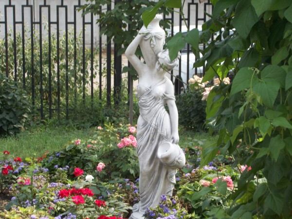 Скульптура античная Гречанка с кувшинами