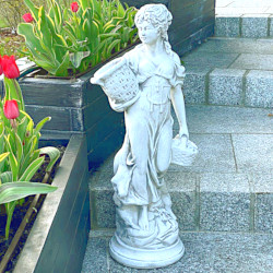 Скульптура Девушка с корзинками