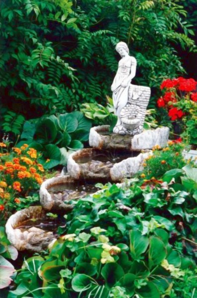 Скульптура античная Девушка у родника