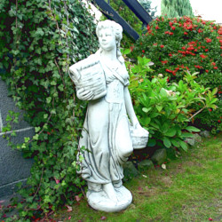 Скульптура античная Девушка с корзинками