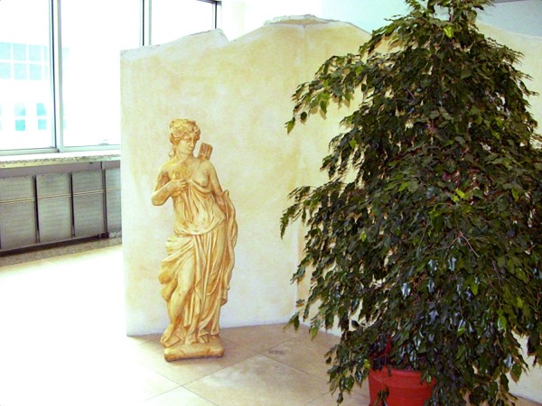 Скульптура античная Лучница