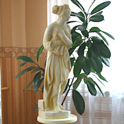 Скульптура античная Купальщица