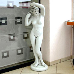 Скульптура античная Девушка обнажённая