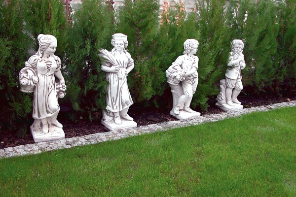 Скульптура Девушка с колосьями средняя