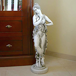 Скульптура античная Девушка с венком