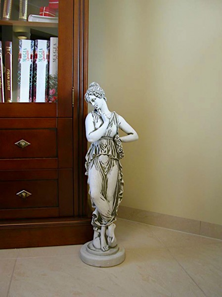 Скульптура античная Девушка с венком