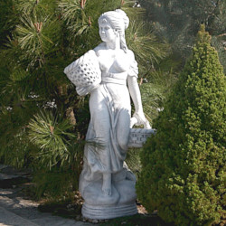 Скульптура античная  Девушка с корзинками