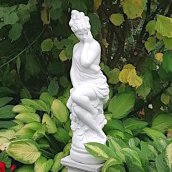 Скульптура античная Девушка сидит