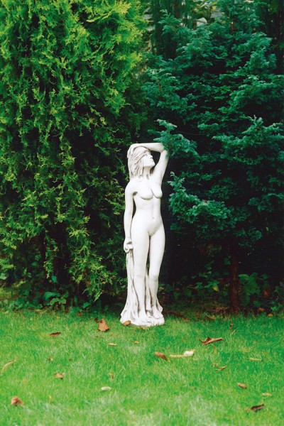 Скульптура классическая Девушка смотрит вверх