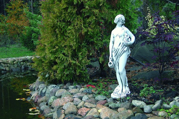 Скульптура античная Девушка с кувшинами