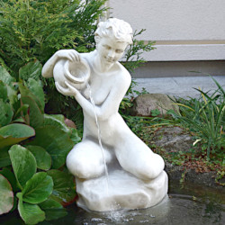 Скульптура Девушка с кувшином