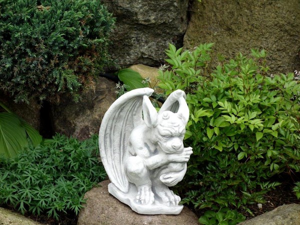 Скульптура античная Гаргулья рука под голову