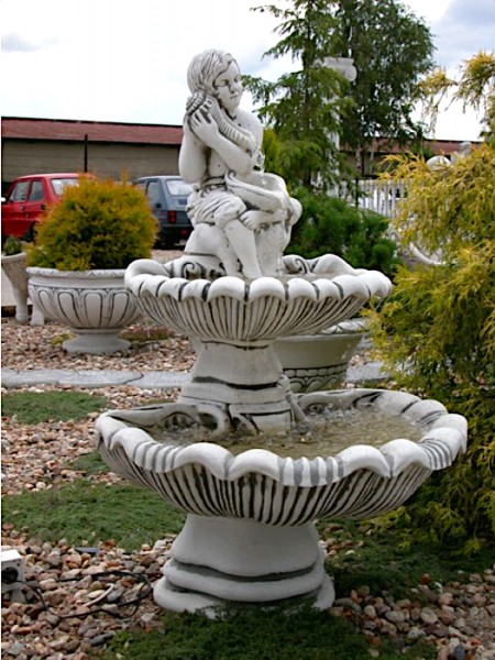 Фонтан античный Девушка с ракушкой