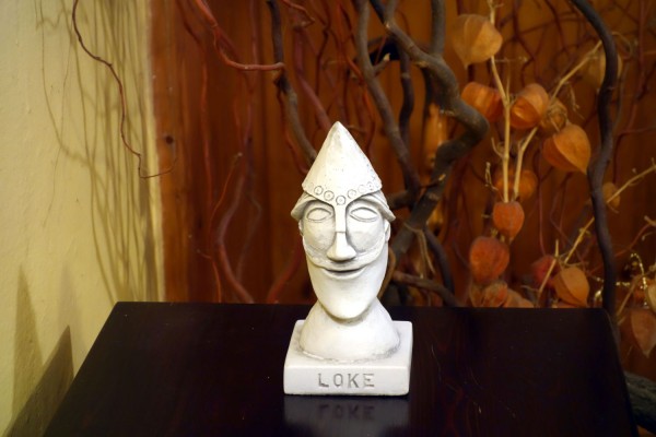 Скульптура Локе - Бог в скандинавской мифологии