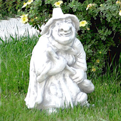 Скульптура Ведьма с метлой