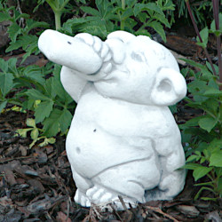 Фигурка Забавный гном с бутылкой