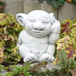 Фигурка Гном с пальцем в ухе