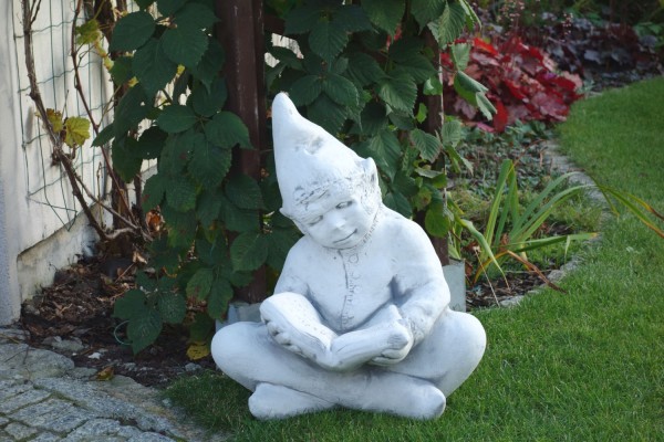 Фигурка Лепрекон с книгой