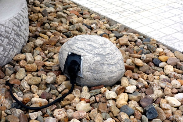 Декоративный элемент Камень с электрическими  розетками