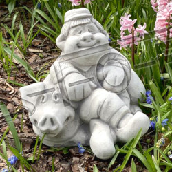 Скульптура декоративная Фермер с поросенком