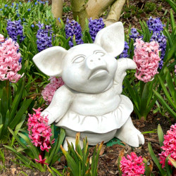 Скульптура декоративная Поросенок в юбочке,