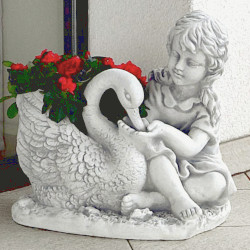 Скульптура современная Девочка с лебедем