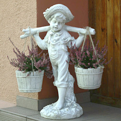 Скульптура современная Мальчик с коромыслом