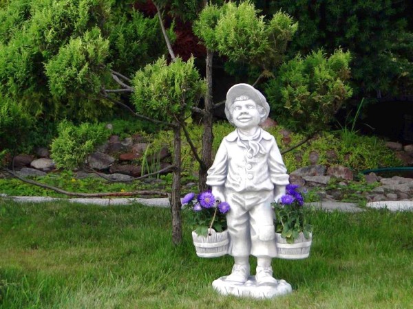 Скульптура современная Мальчик с корзинками