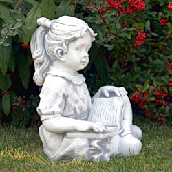 Скульптура Девочка с книгой