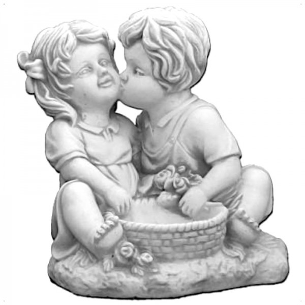 Скульптура современная Дети целуются