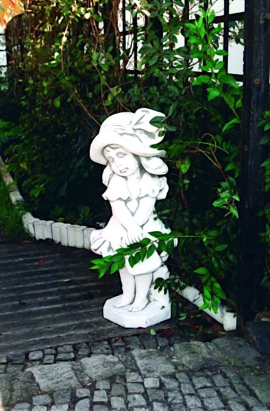 Скульптура классическая Девочка в шляпе и с сумочкой